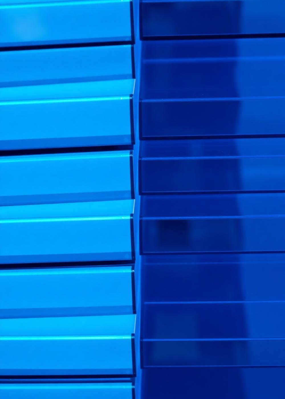 Pannelli blu traslucidi